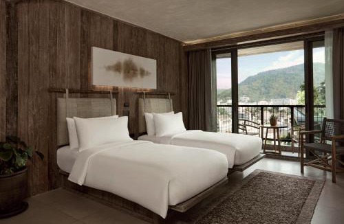 Nanai Road Hotel | Dinso Resort & Villas Phuket, Vignette Collection by IHG