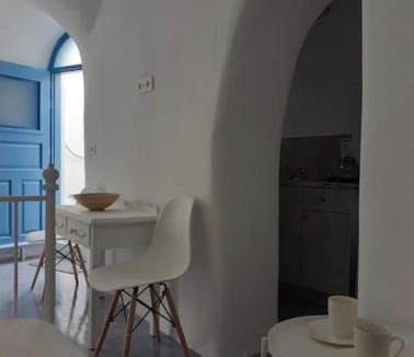 Megalochori House | Unique small stonehouse at Thira