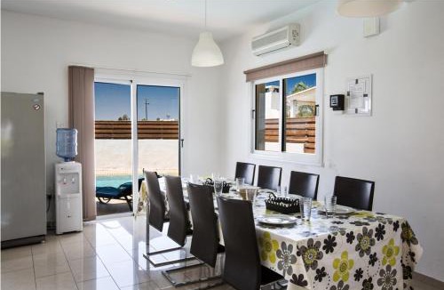 Ayia Napa Villa | Carilisto Villas Big 4 Bedrooms in Center of Ayia Napa