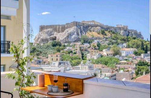 Plaka Apartment | Acropolis stunning view Penthouse in Plaka for 2!