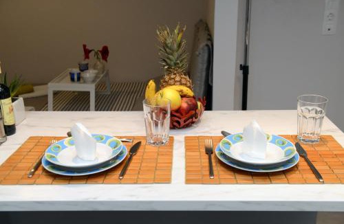 Filopappou Apartment | Olive Tree Deluxe Apt under Acropolis