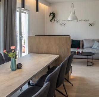 Petralona Apartment | Athens Life