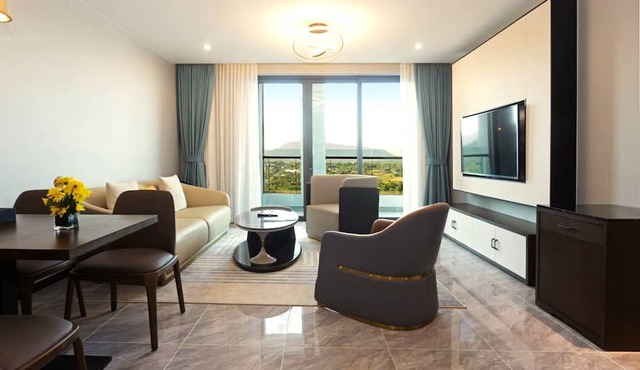 CASTLE BAYVIEW RESORT & SPA