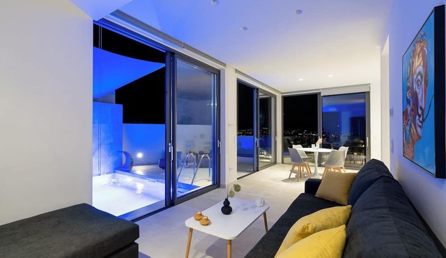 White Cliff Luxury Suites