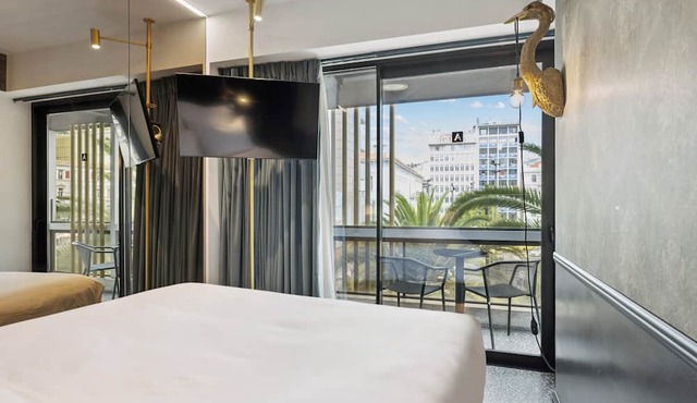 Skylark, Aluma Hotel & Resort
