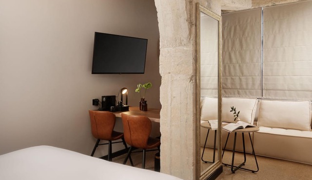 Anise Aluma Athens, Tapestry Collection by Hilton