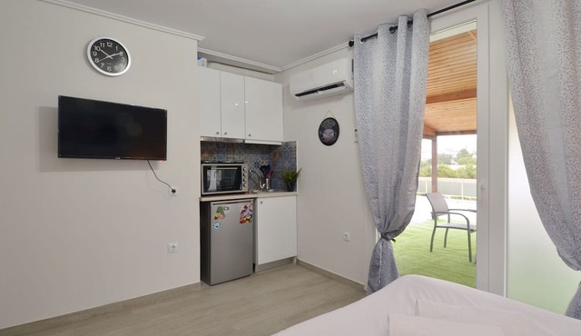 Agia Paraskevi, a cozy and minimal retire