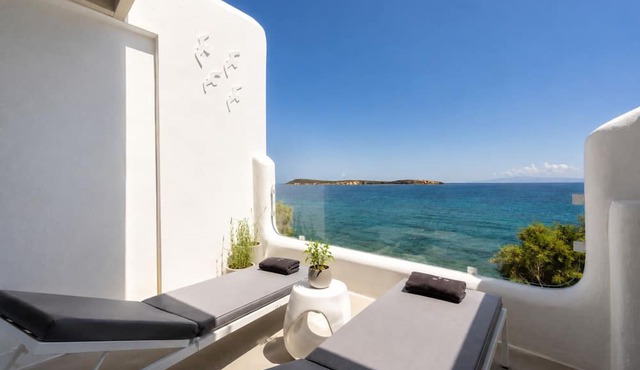 Blue Waves Suites & Apartments To Kyma
