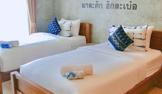 Hug Sakonnakhon