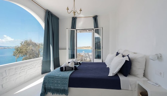 Krios Luxury Suites in Paros