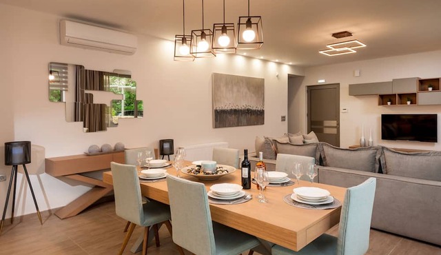 Amaen Luxury House