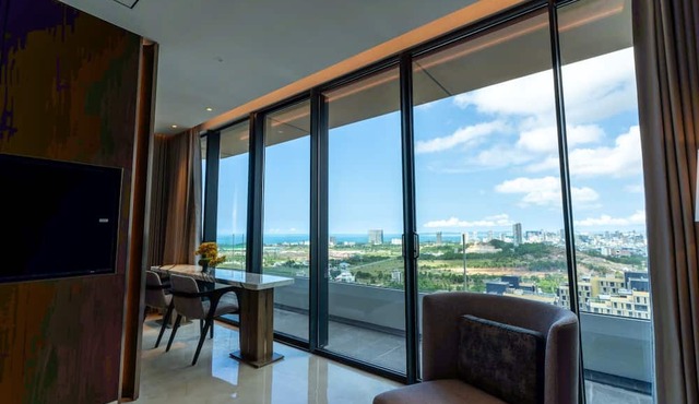 Arjuna Solitaire Hotel