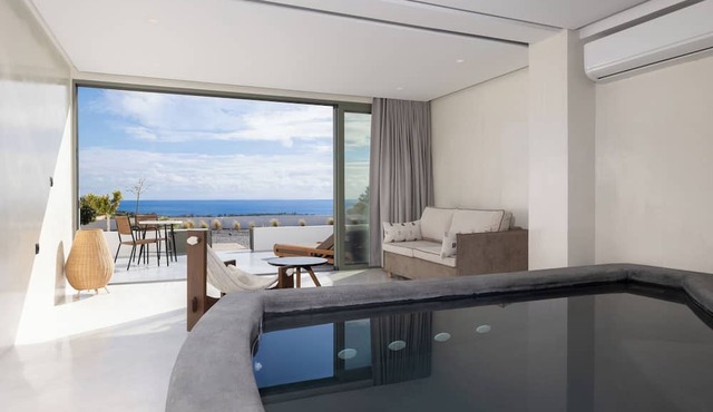 Acro Caldo Suites