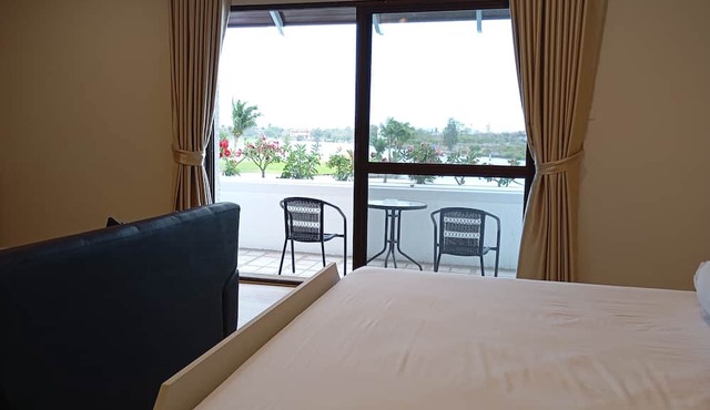 Waterfront Royal Villa in Bang Pakong