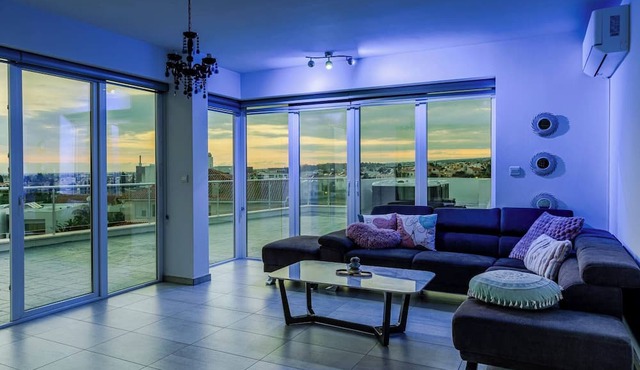 Penthouse Great View Hydromassage Penthouse Hottub in Limassol