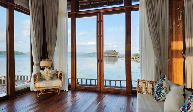 Full Moon Private Island