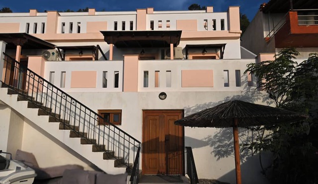 Nereides Seaside Apartments in Samos