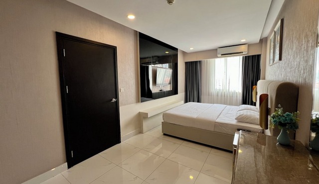 APARTMENT 1BR FREE POOL GYM STEAM&SAUNA