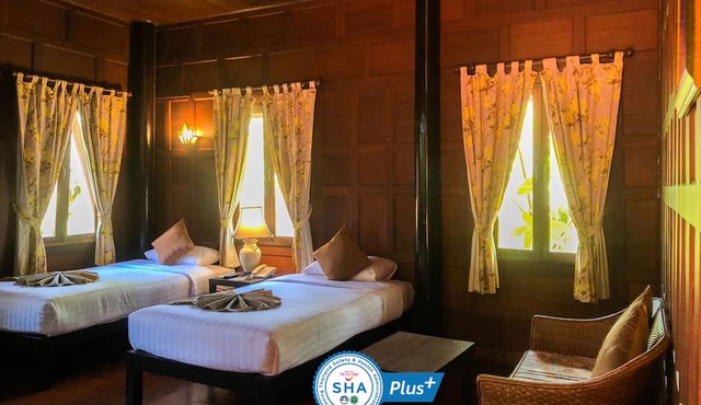 Baan Amphawa Resort & Spa