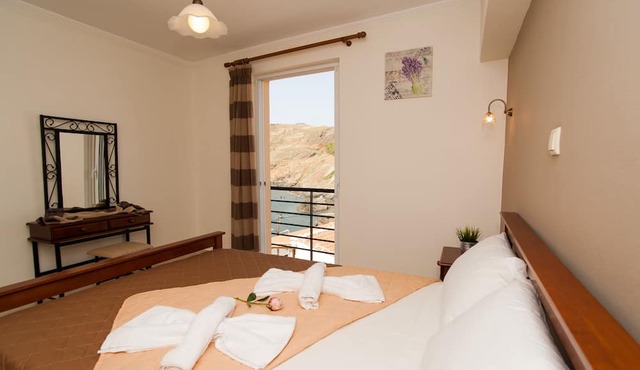 Castello Apartments in Mylopotamos