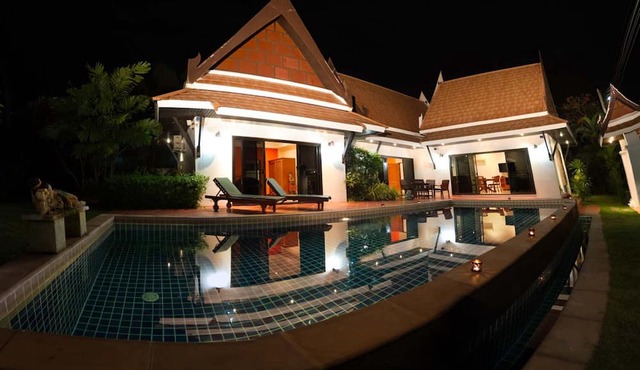 VIP Chain Resort Pool Villa