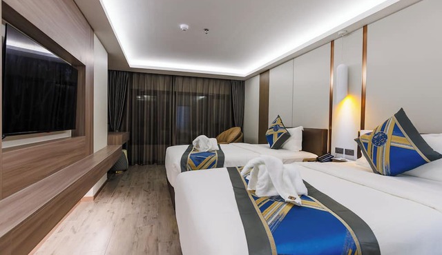 MARQUIS HOTEL