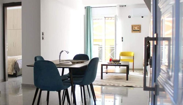 Central Old Town Stay - Bright & Fully Equipped in Patras