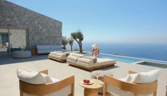 VOUNO Santorini Private Villas
