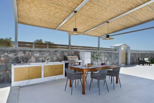 Family Villa Luna with Private Pool, Ping Pong and BBQ 1km from the beach in Rethymno