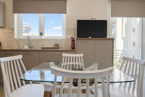 Sunny Minimal Studio Near Metro by ΜΡS in Athens