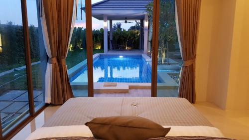 Twilight Vacation Home with Salt Pool & 3 Bedrooms