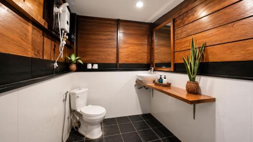 Koh Rong Beach Resort & Bungalows