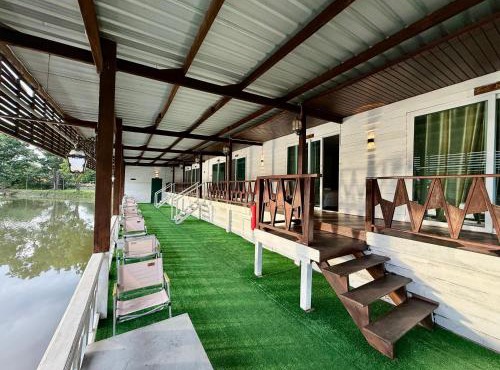 Ban Mali Cafe & Riverside Stay