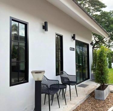 Langbaan cafe and homestay