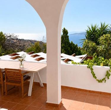 Sunny house, stunning Aegean Sea views.