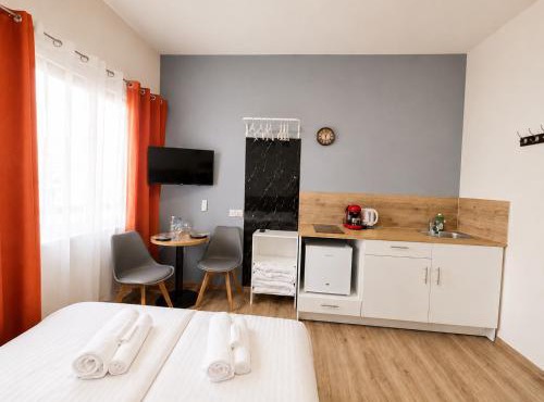 Smart Comfort StudioN4 Private Kitchenette Bathroom to Beach 260m Marina Port old City 900m in Limassol