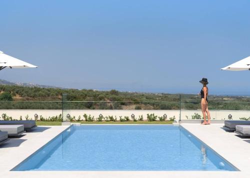 Caelum Villa with Heated Pool, By Hellocrete