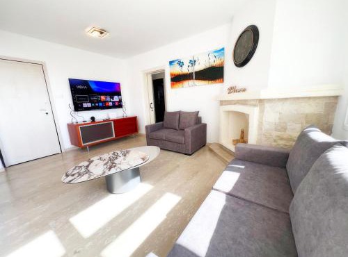 Marina Sea Breeze Apartment, Sleeps 8, Free Wi-Fi in Limassol