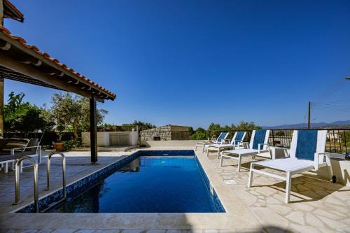 Stroumpi Private Pool Villa in Stroumbi