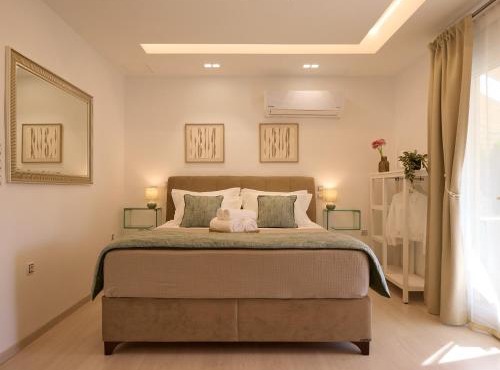 Acropolis View Studio 8th Floor Wake Up to the Parthenon