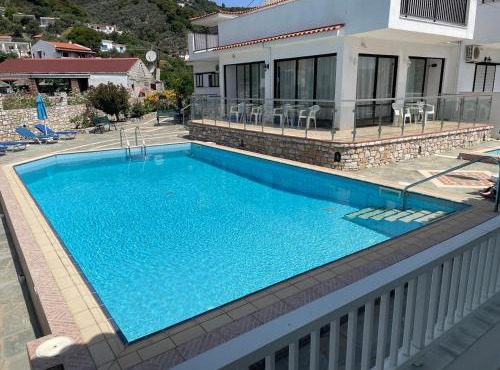 Achladies Bay Hotel in Achladies