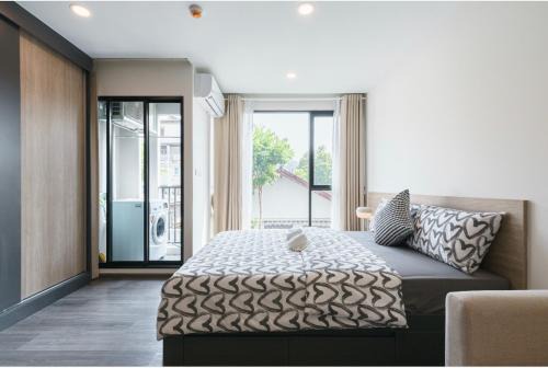 Sathon-Charoen Nakhon Condo