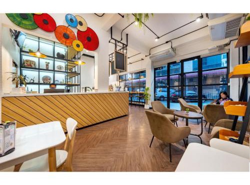 Siam Subway Hostel and Café
