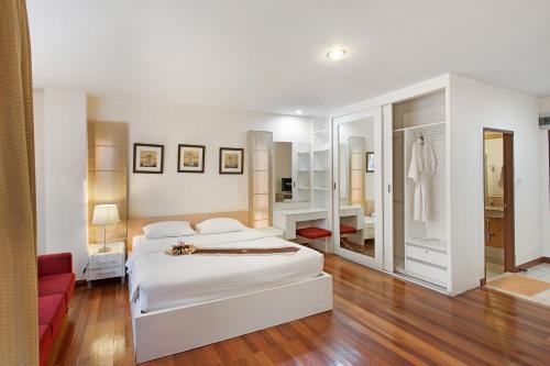 C-House & Residence Hotel Amata City
