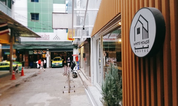 Thanon Phaya Thai Hotel | White House Hostel @ Pratunam