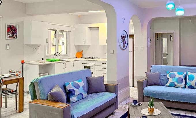 Zeytinlik Apartment | Sleek Flat w Balcony 3 min to Coast in Kyrenia
